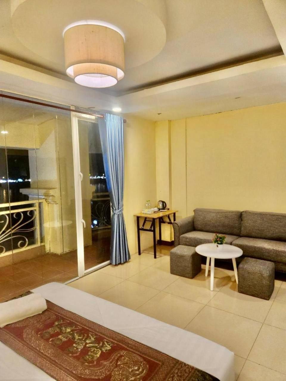 Soma Hotel Phnom Penh Exterior photo