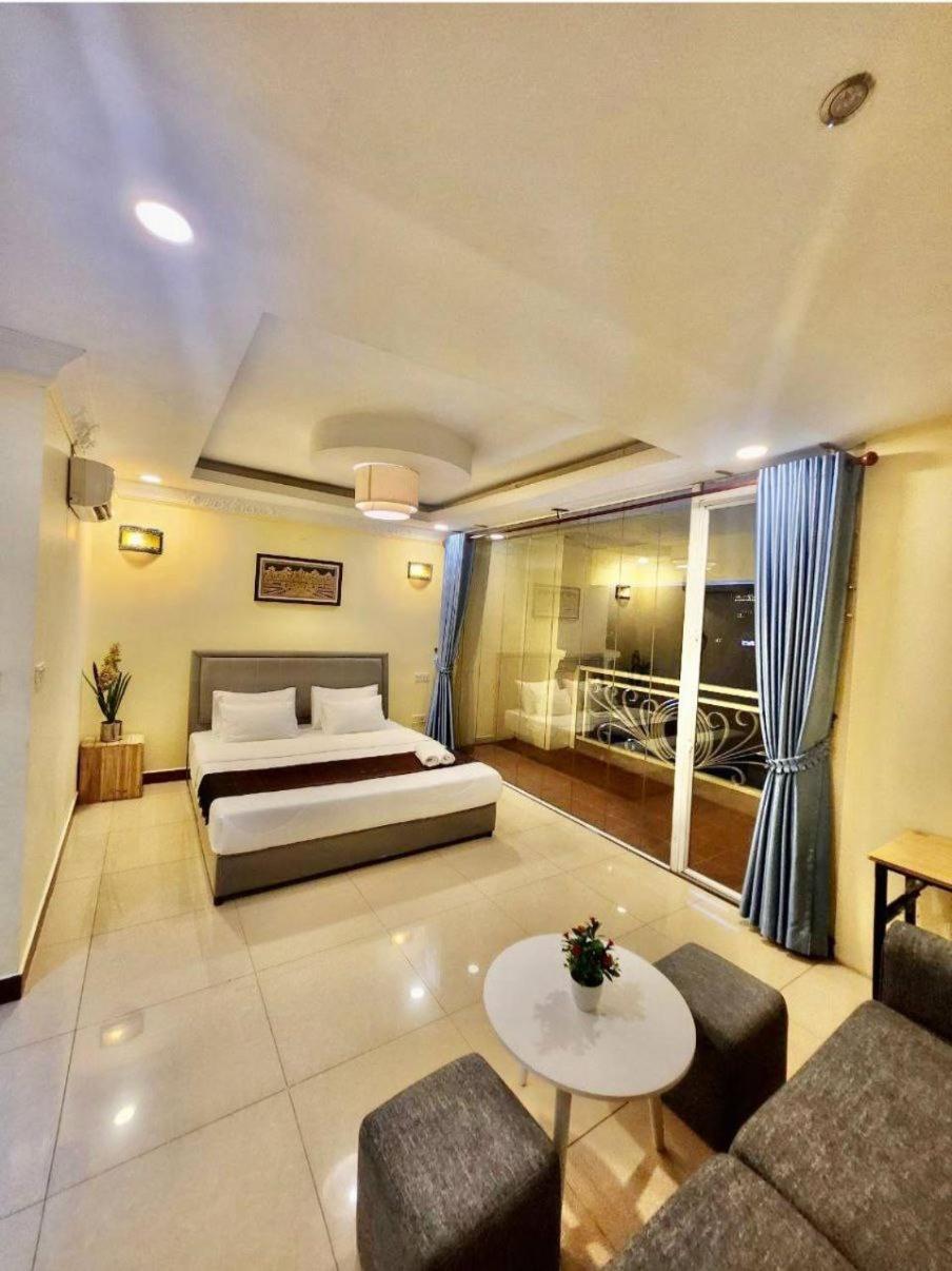 Soma Hotel Phnom Penh Exterior photo